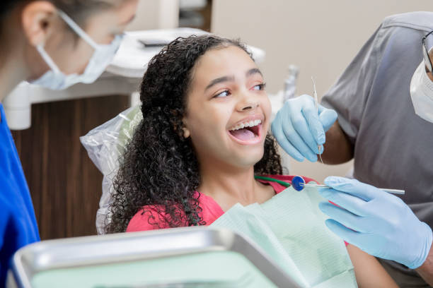 Best Emergency Tooth Extraction  in Madera Acres, CA